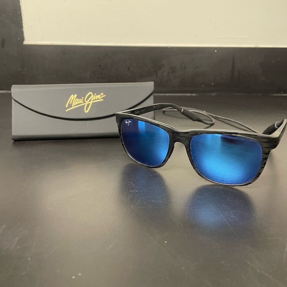 Maui Jim Tail Side Blue Polarized Lens Sunglasses
